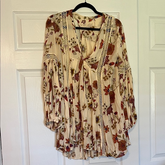Free People Dresses & Skirts - Free People Cream Floral Blouse